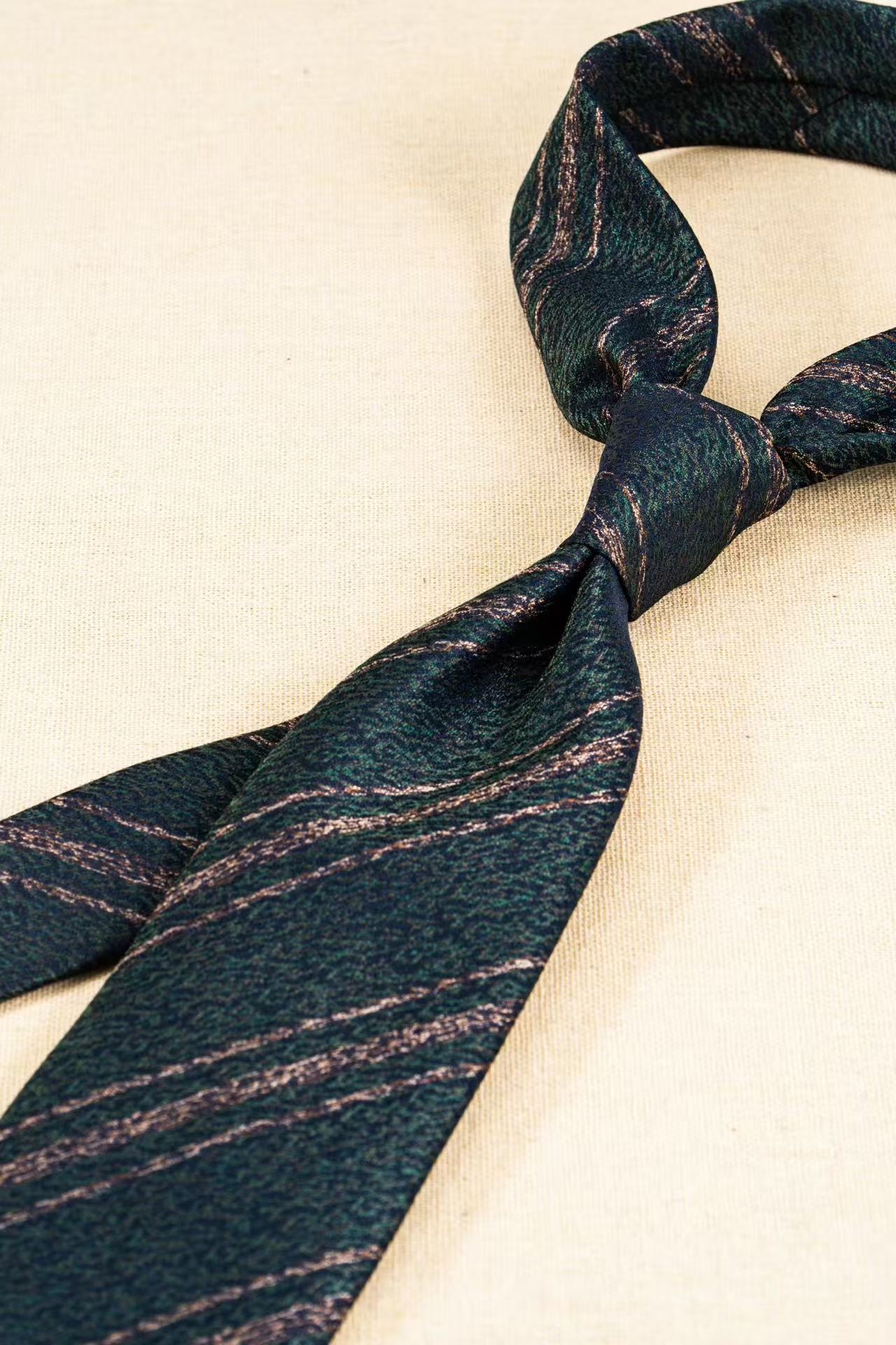 Products: LD-C040 Necktie / Stripes / Business / Wedding / Versatile