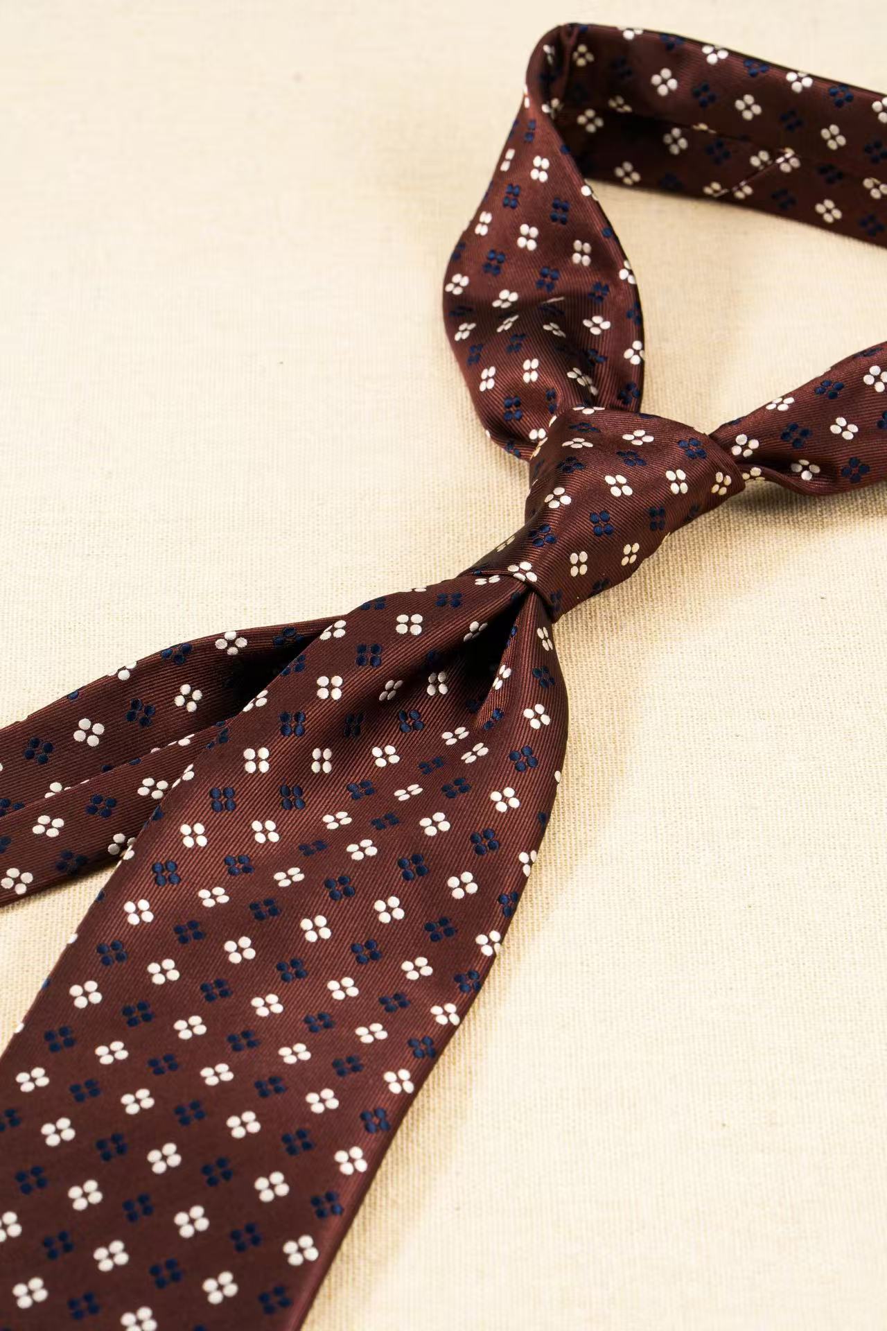 Products: LD-C003 Necktie / Polka dots / Business / Wedding / Versatile