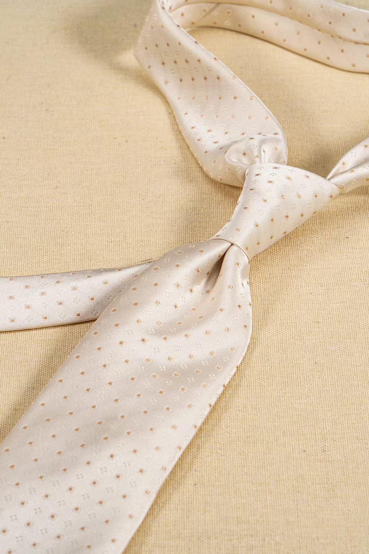 Products: LD-C088 Necktie / Polka dots / Business / Wedding / Versatile