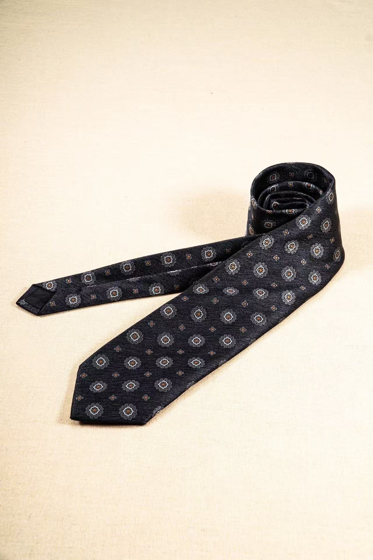 Products: LD-C015 Necktie / Polka dots / Business / Wedding / Versatile