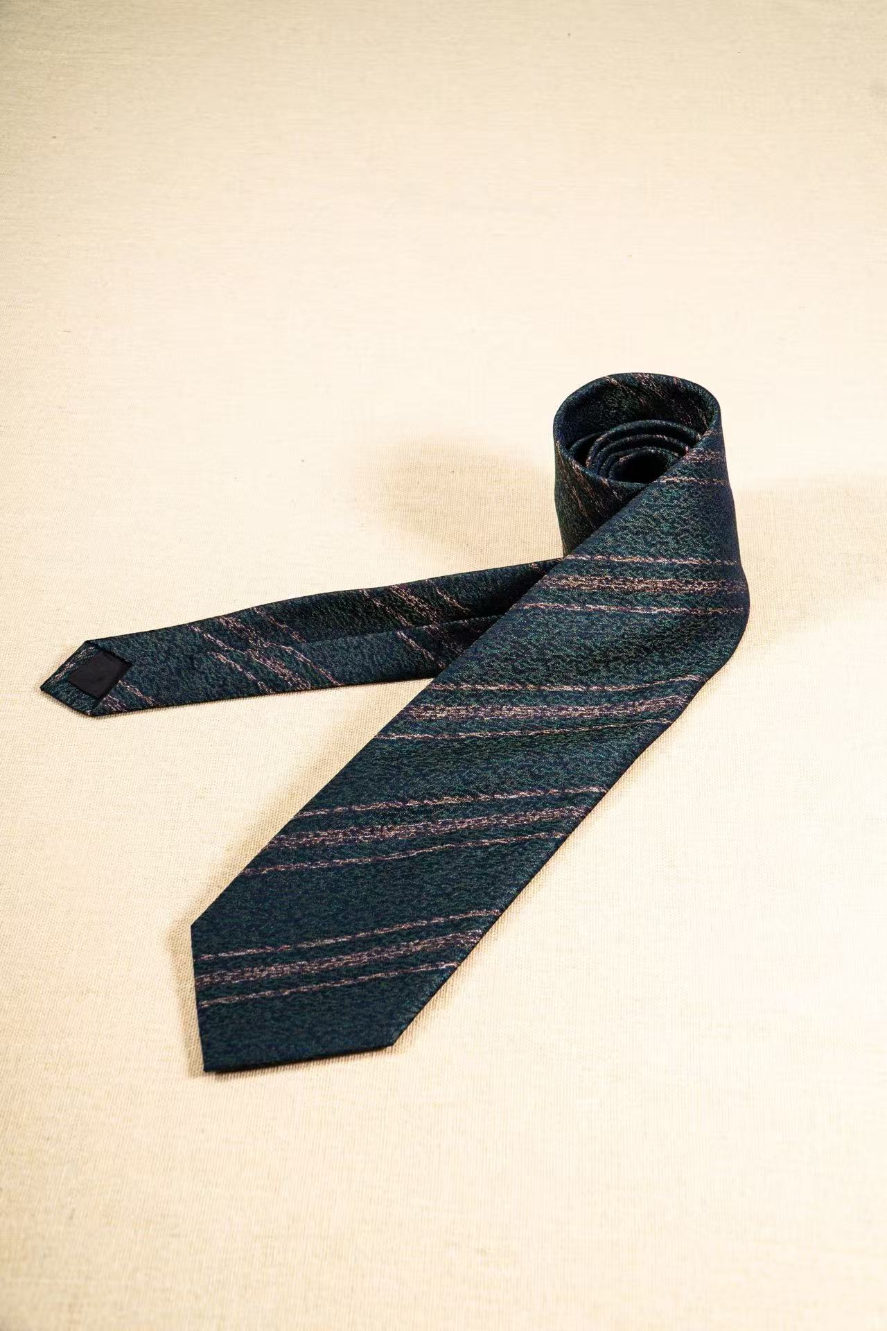 Products: LD-C040 Necktie / Stripes / Business / Wedding / Versatile
