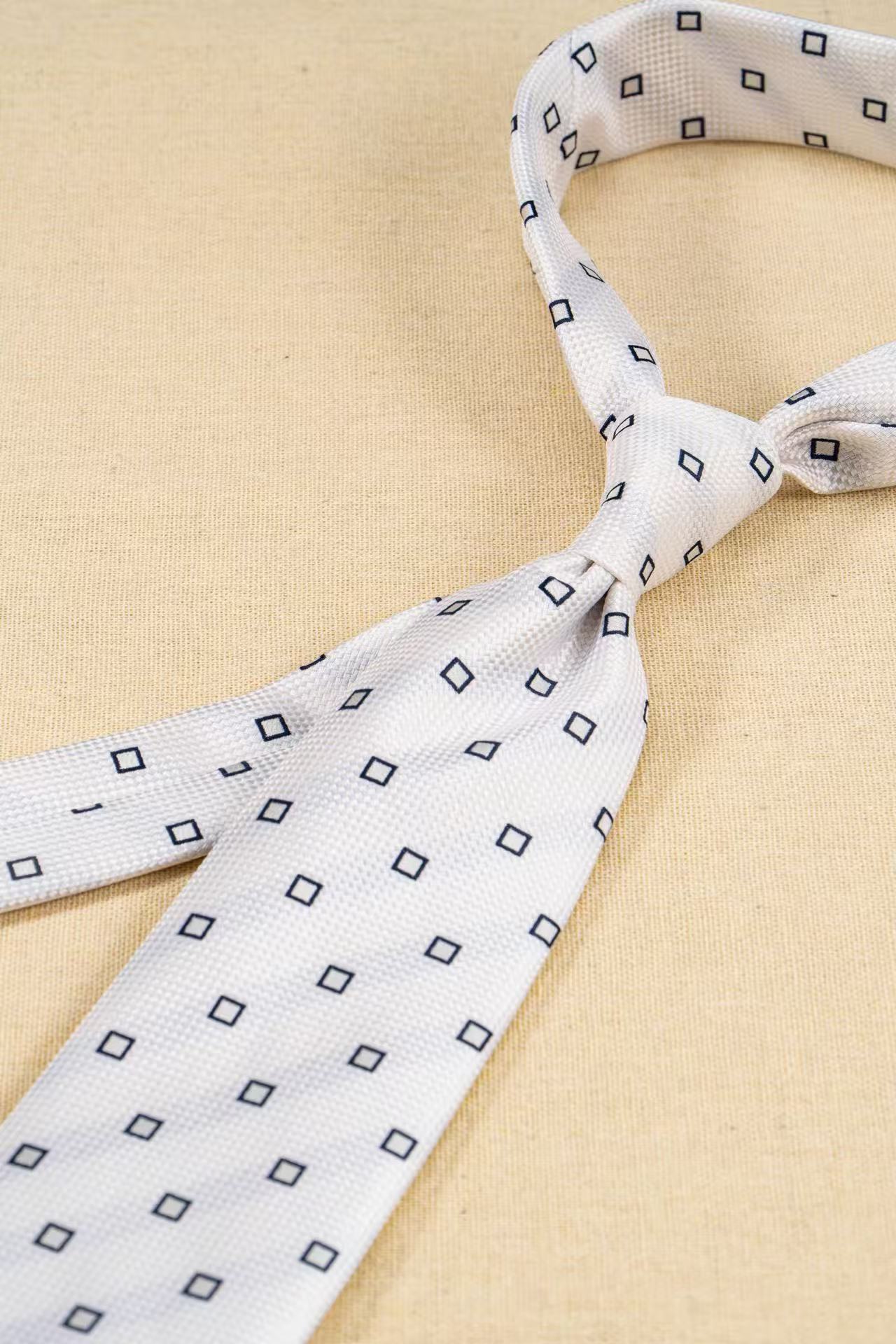 Products: LD-C008 Necktie / Polka dots / Business / Wedding / Versatile