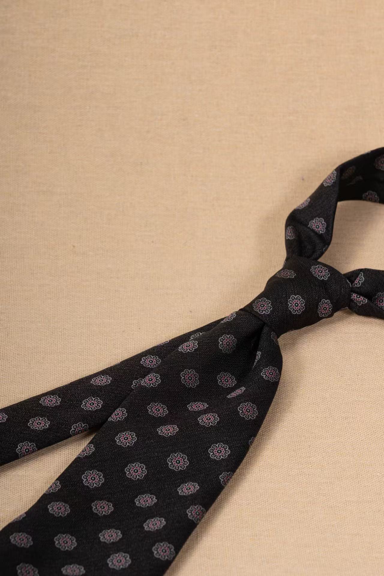 Products: LD-A100 Necktie / Polka dots / Business / Wedding / Versatile