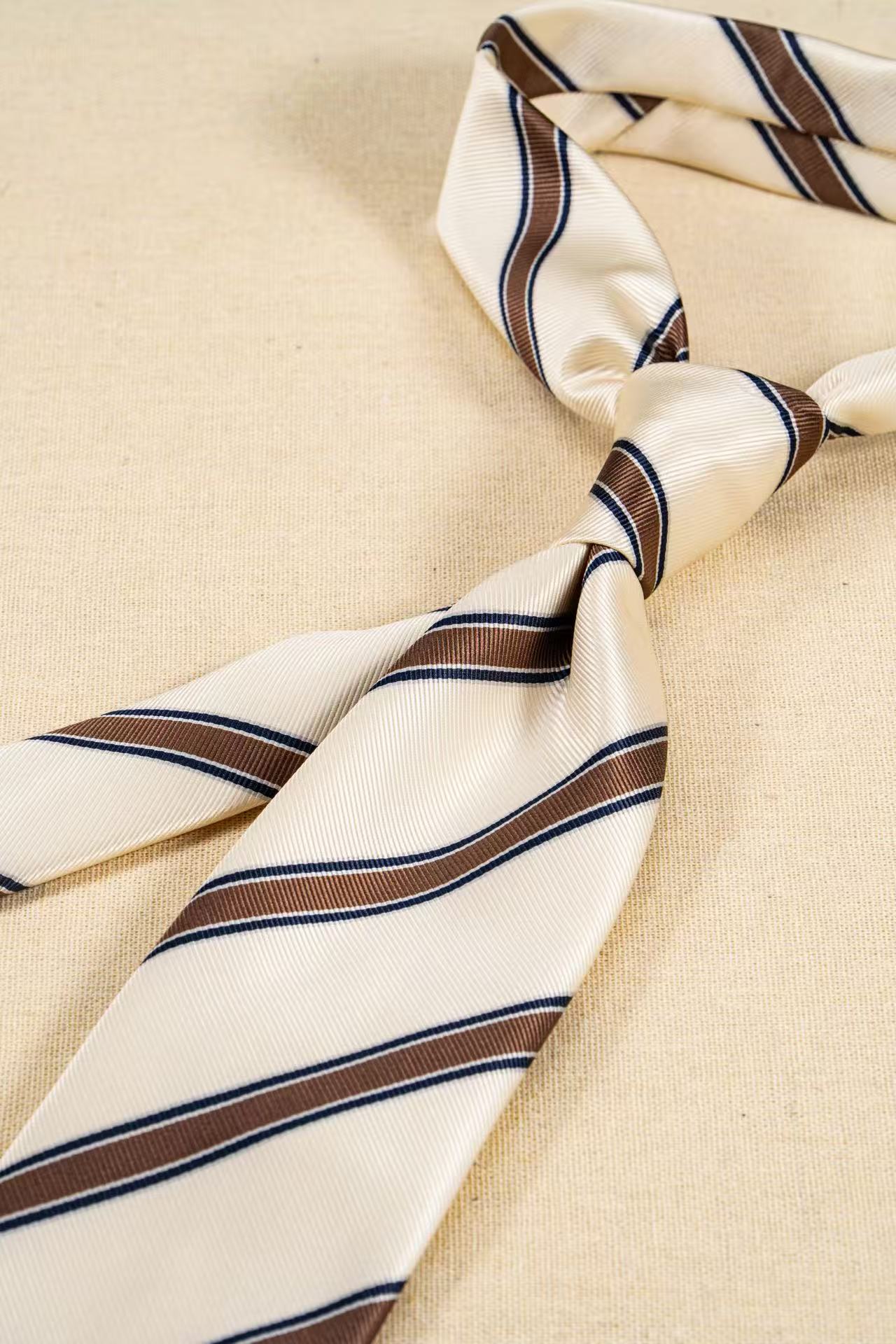 Products: LD-C048 Necktie / Stripes / Business / Wedding / Versatile