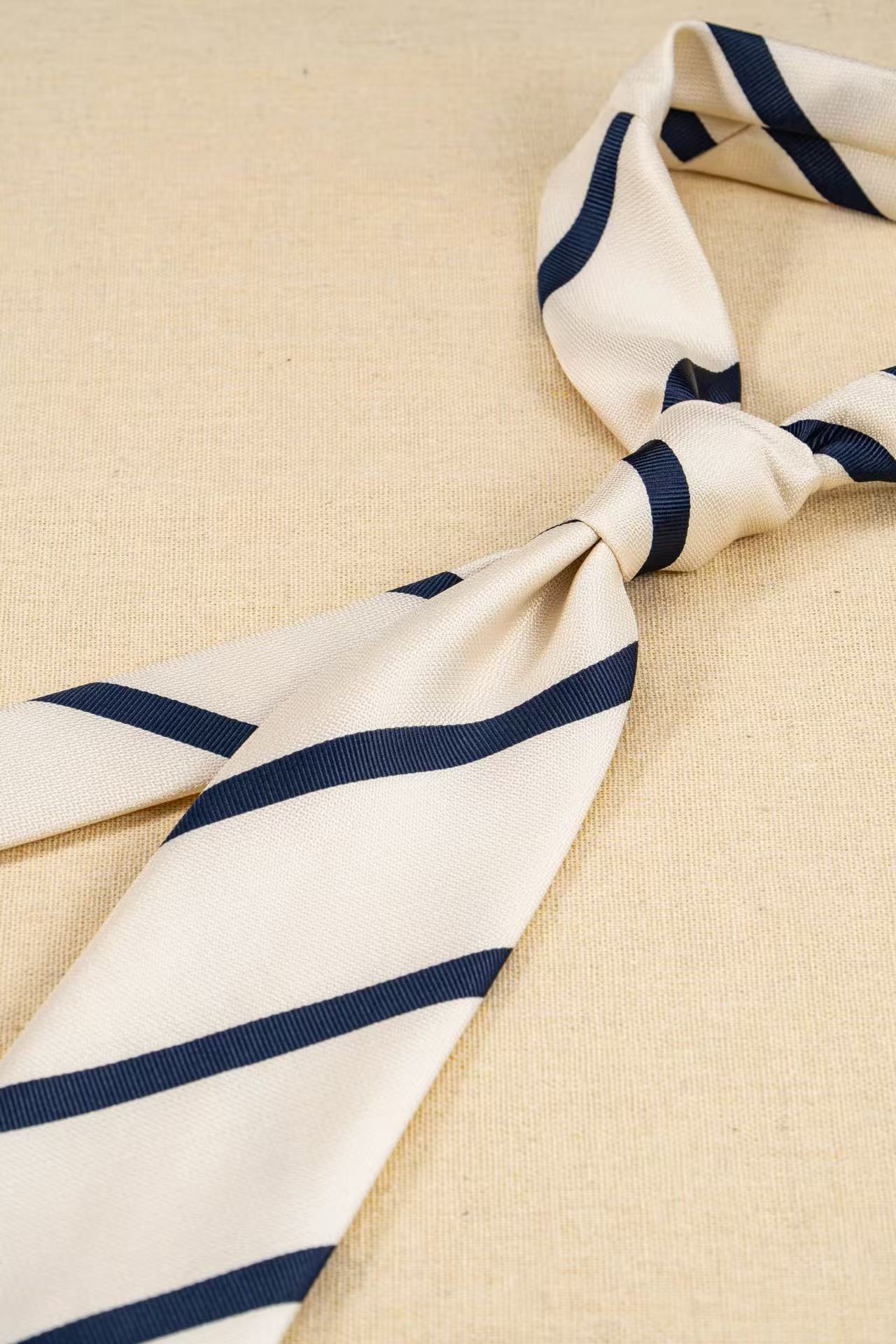 Products: LD-C016 Necktie / Stripes / Business / Wedding / Versatile
