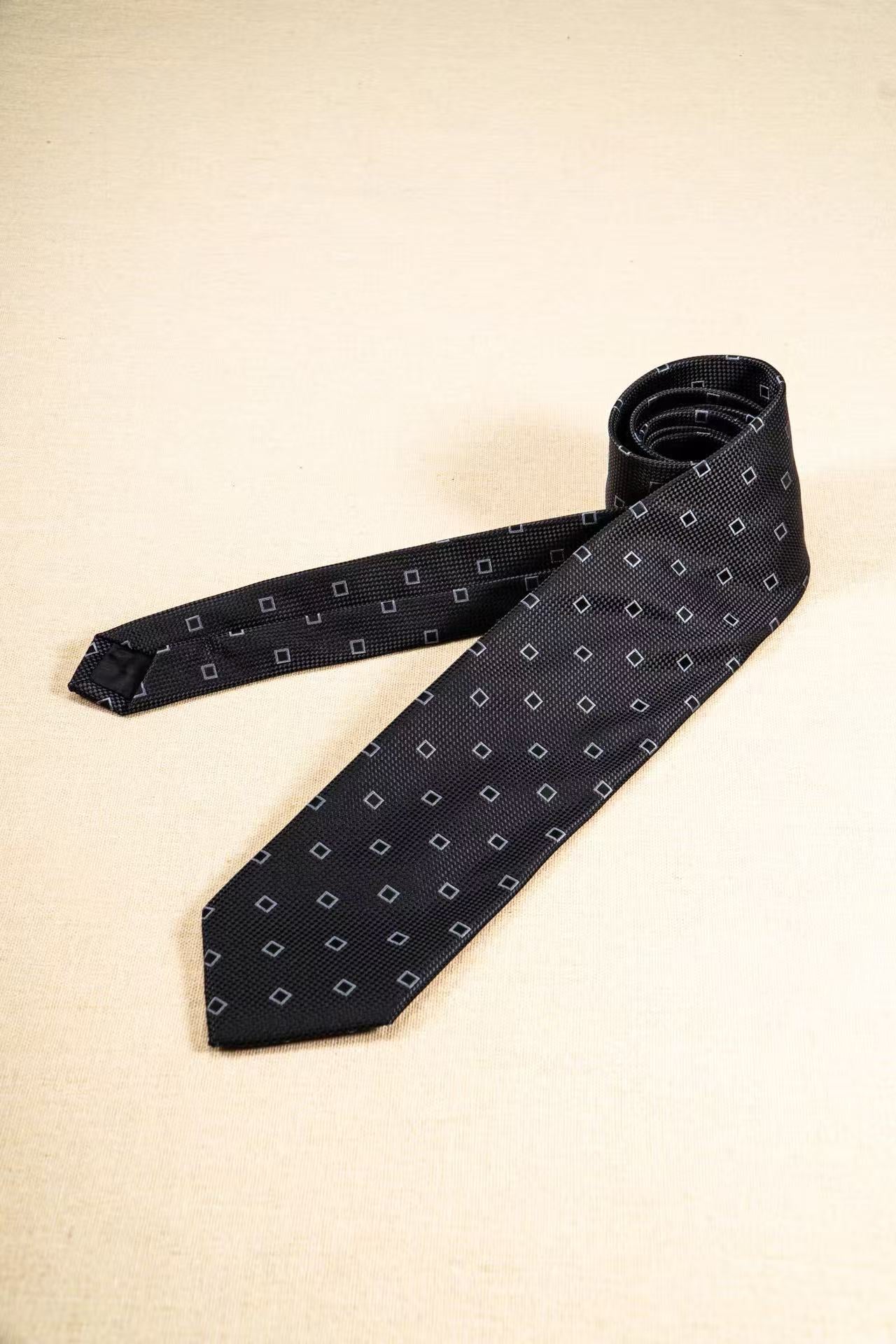 Products: LD-C025 Necktie / Polka dots / Business / Wedding / Versatile