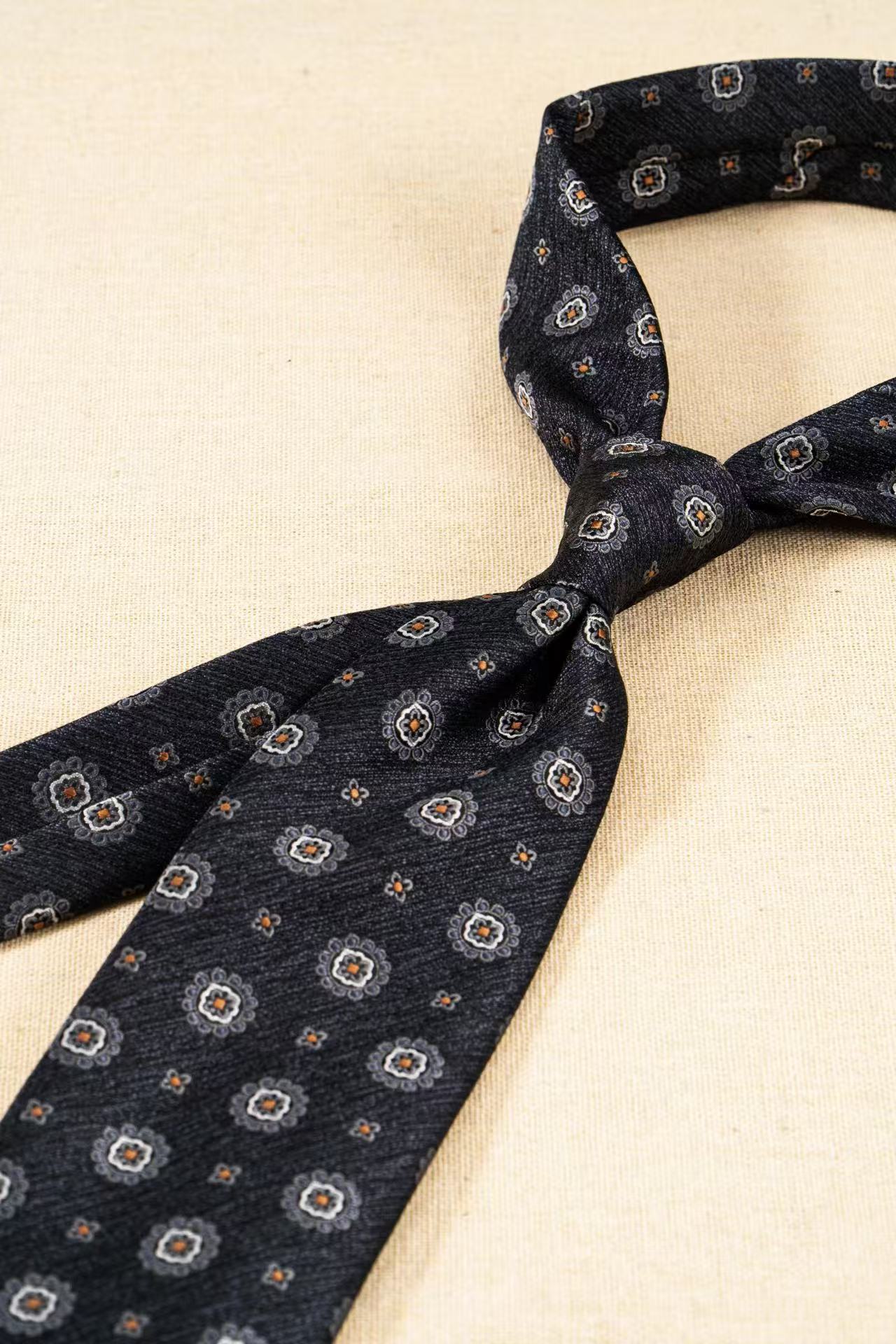 Products: LD-C015 Necktie / Polka dots / Business / Wedding / Versatile